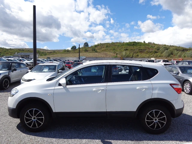 Nissan Qashqai 1.5 dCI, снимка 8 - Автомобили и джипове - 47238577