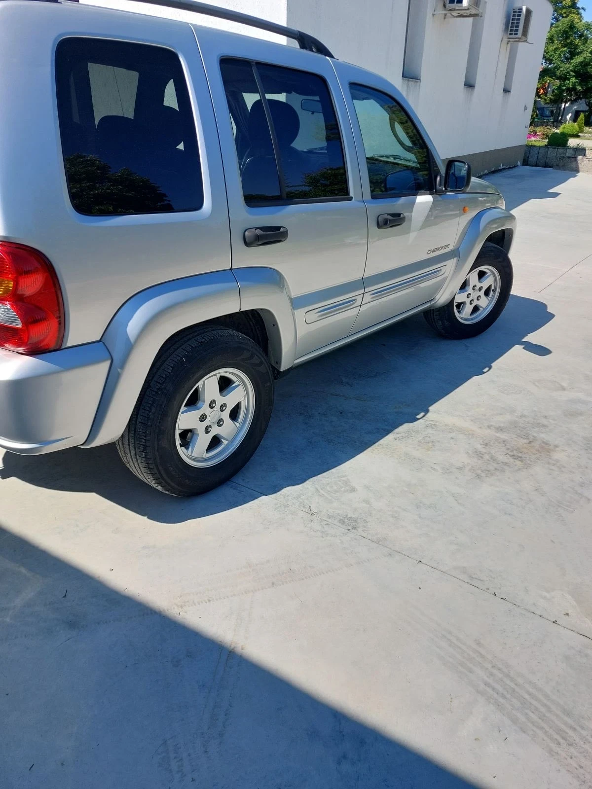 Jeep Cherokee  - изображение 8