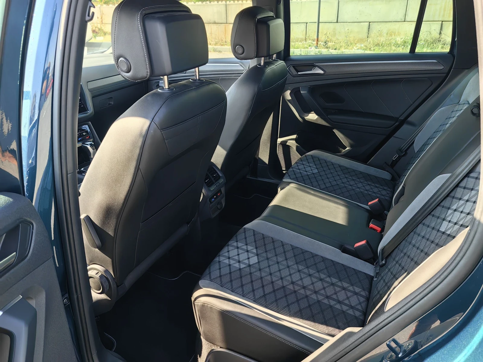 VW Tiguan 2.0TDI R LINE - изображение 7