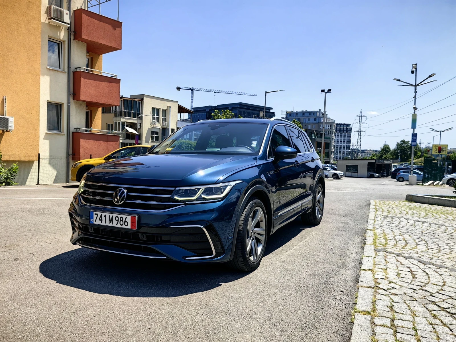 VW Tiguan 2.0TDI R LINE - изображение 2