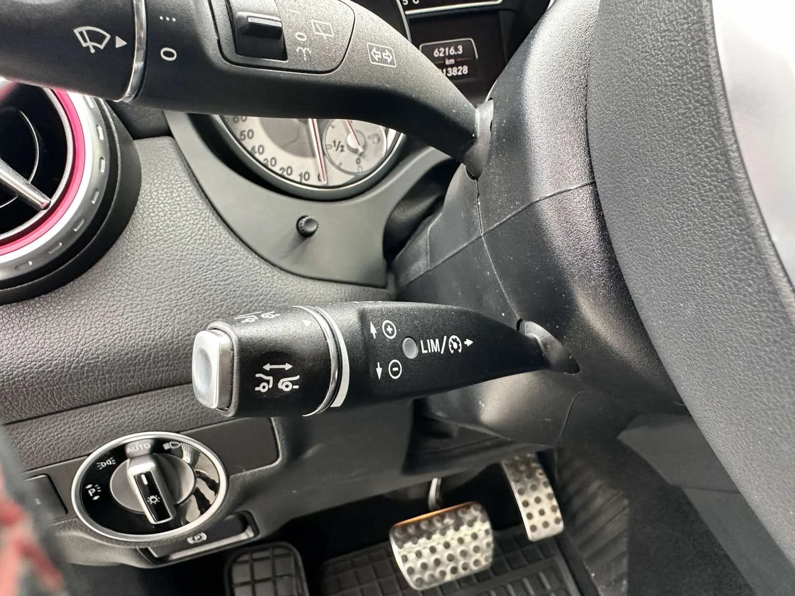 Mercedes-Benz GLA 250 4-matic-AMG, снимка 14 - Автомобили и джипове - 54160010