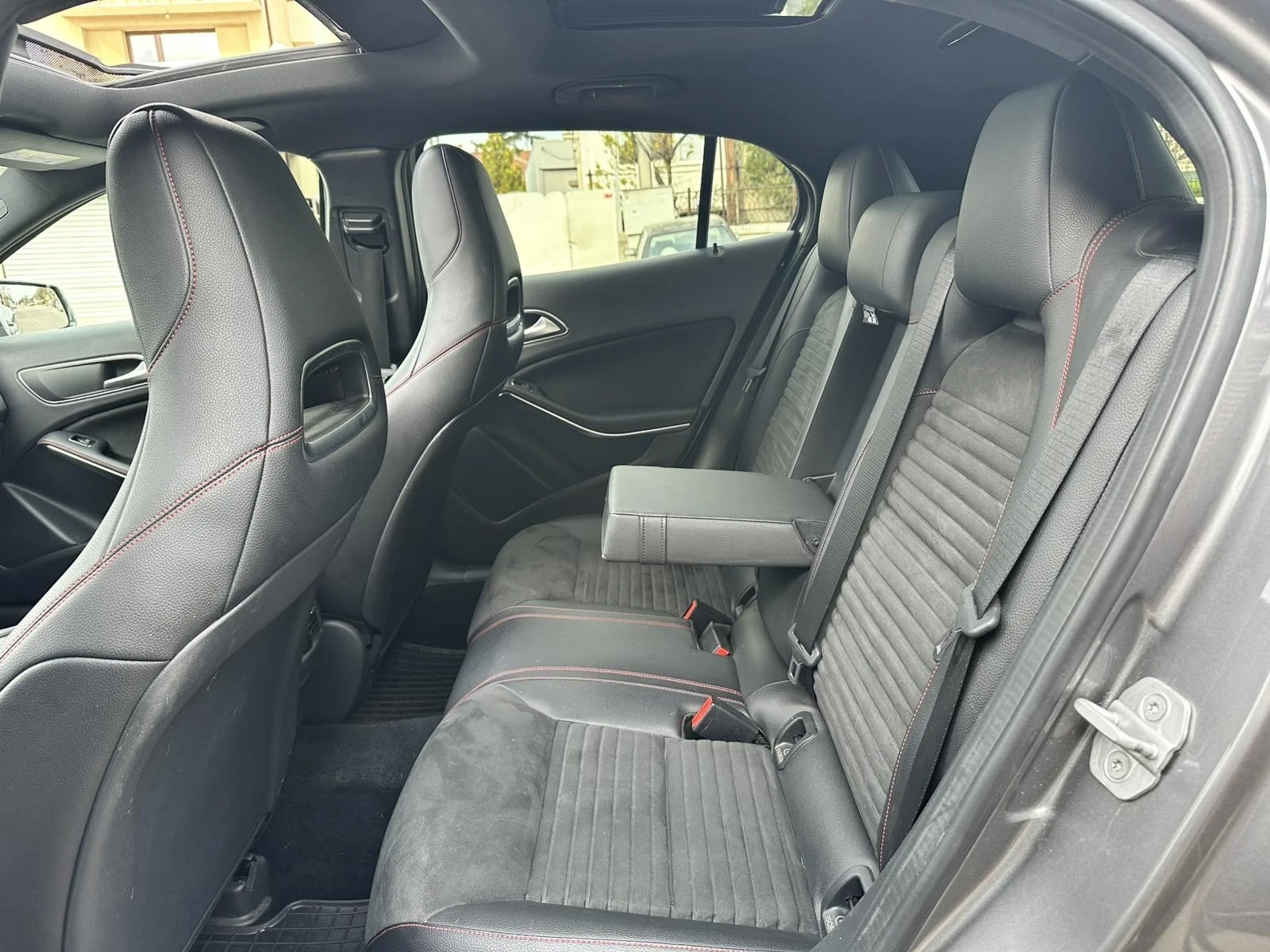 Mercedes-Benz GLA 250 4-matic-AMG, снимка 11 - Автомобили и джипове - 54160010