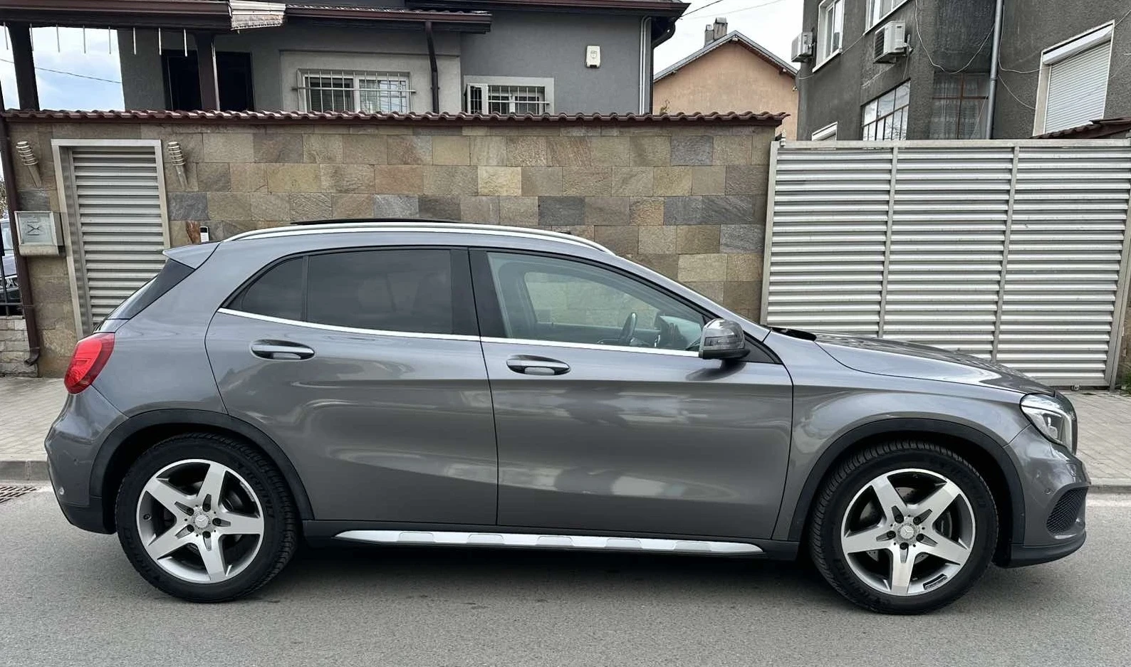 Mercedes-Benz GLA 250 4-matic-AMG, снимка 3 - Автомобили и джипове - 54160010
