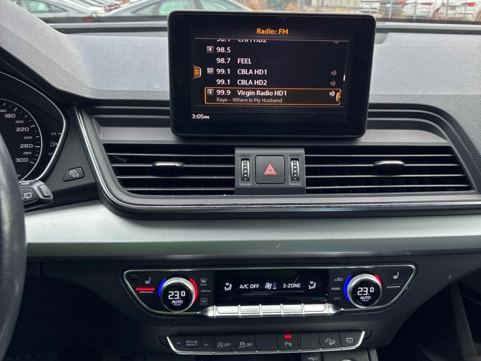 Audi Q5 KOMFORT * CAR FAX * АВТО КРЕДИТ * , снимка 8 - Автомобили и джипове - 54240149