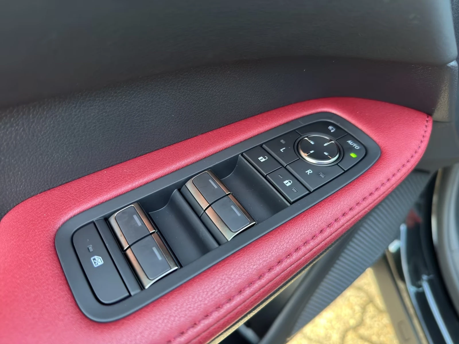 Lexus RX 500h F-SPORT/371HP/PANO/4X4/HUD/360/KLESS/488z, снимка 16 - Автомобили и джипове - 54931497