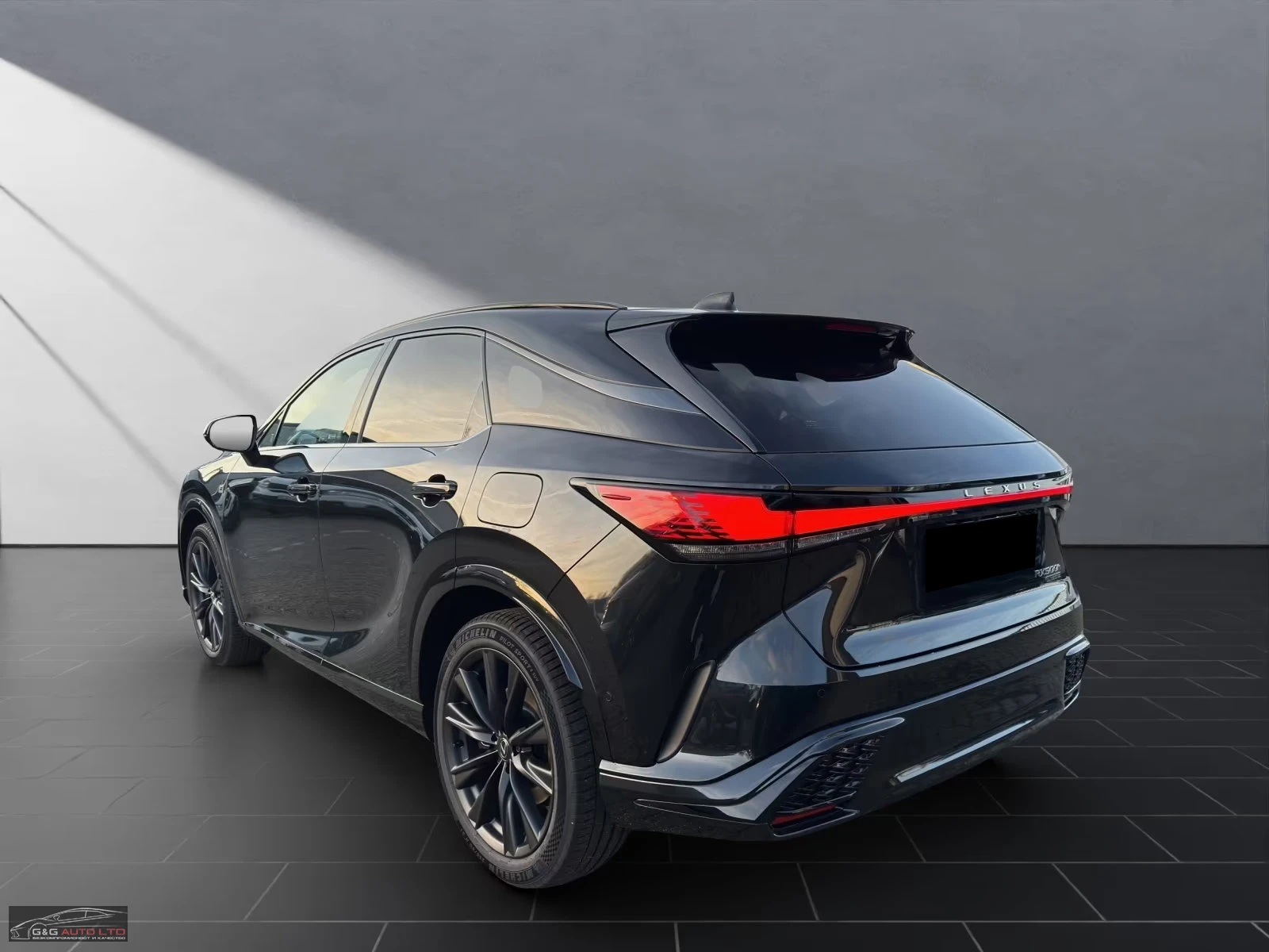 Lexus RX 500h F-SPORT/371HP/PANO/4X4/HUD/360/KLESS/488z, снимка 4 - Автомобили и джипове - 54931497