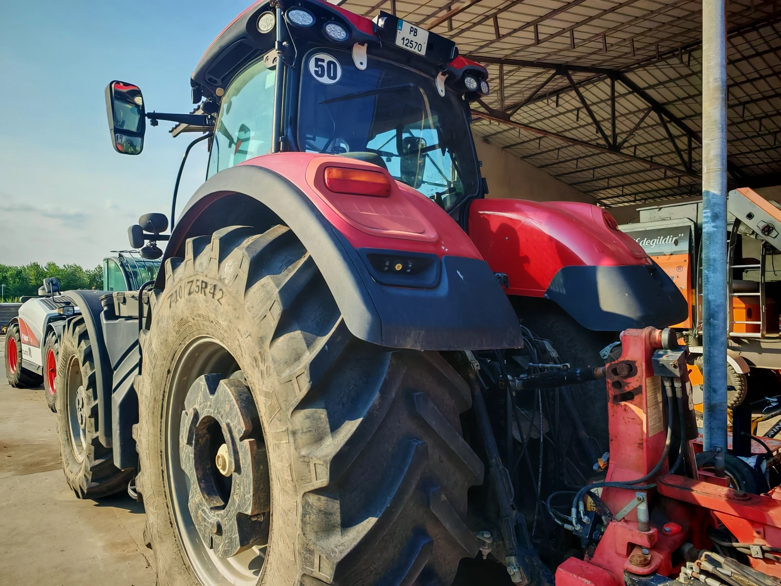 Трактор CASE IH OPTUM 300 лизинг с първоначална вноска 20 % - изображение 9