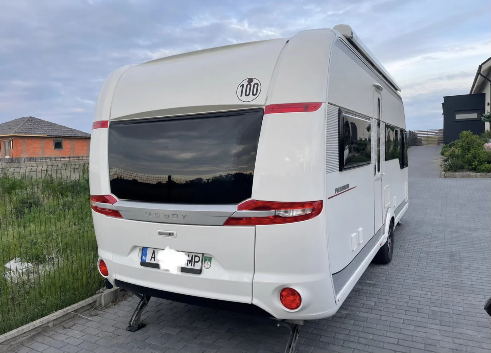 Каравана Hobby Premium 540 UFE, снимка 3 - Каравани и кемпери - 55382862