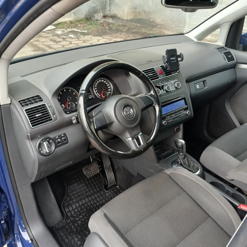 VW Touran, снимка 11 - Автомобили и джипове - 49345383