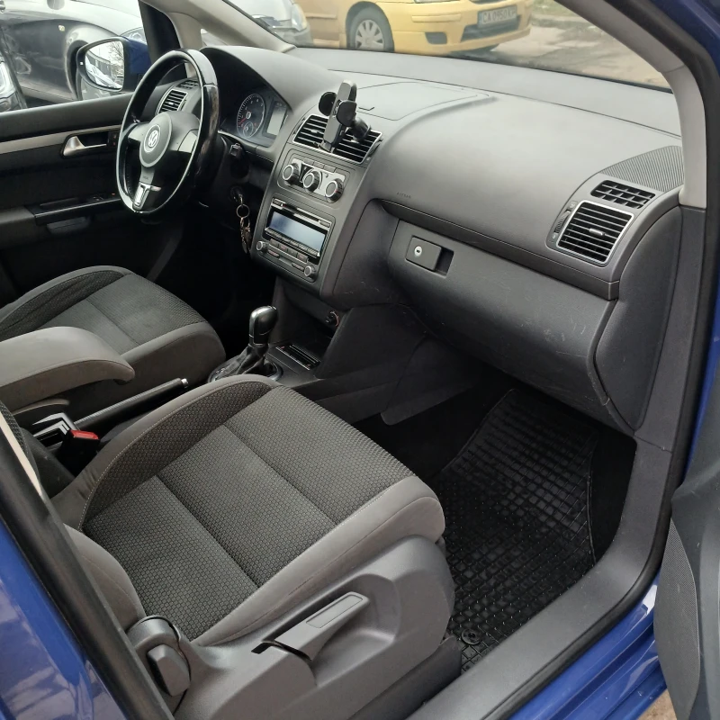 VW Touran, снимка 9 - Автомобили и джипове - 49345383