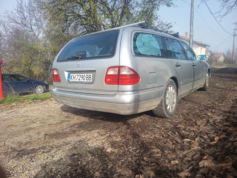 Mercedes-Benz E 200, снимка 4 - Автомобили и джипове - 52517509