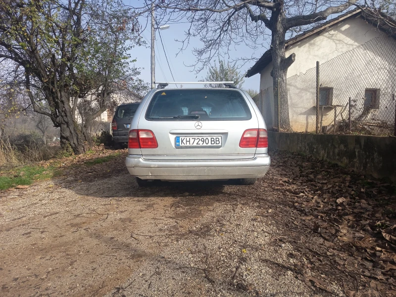 Mercedes-Benz E 200, снимка 5 - Автомобили и джипове - 52517509