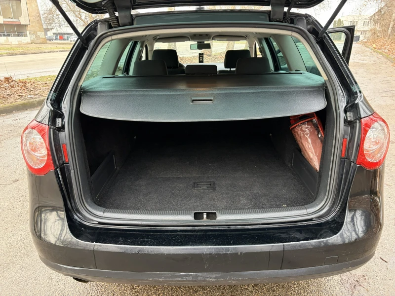 VW Passat 1.6 FSI, снимка 15 - Автомобили и джипове - 53243920