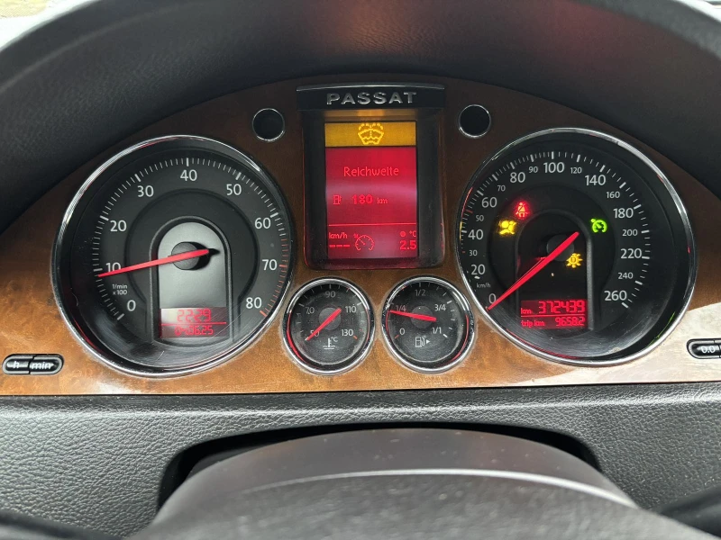 VW Passat 1.6 FSI, снимка 17 - Автомобили и джипове - 53243920