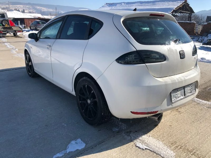 Seat Leon 1.6i 102hp, снимка 4 - Автомобили и джипове - 45090019