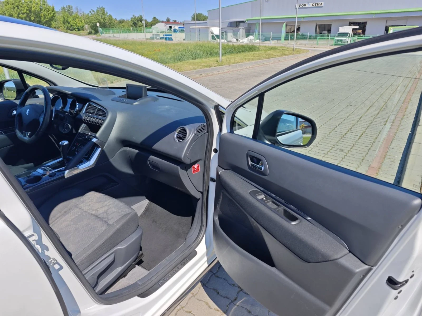 Peugeot 3008 SWISS, 1.6 hdi, панорама, head up, дистроник, .. - изображение 8