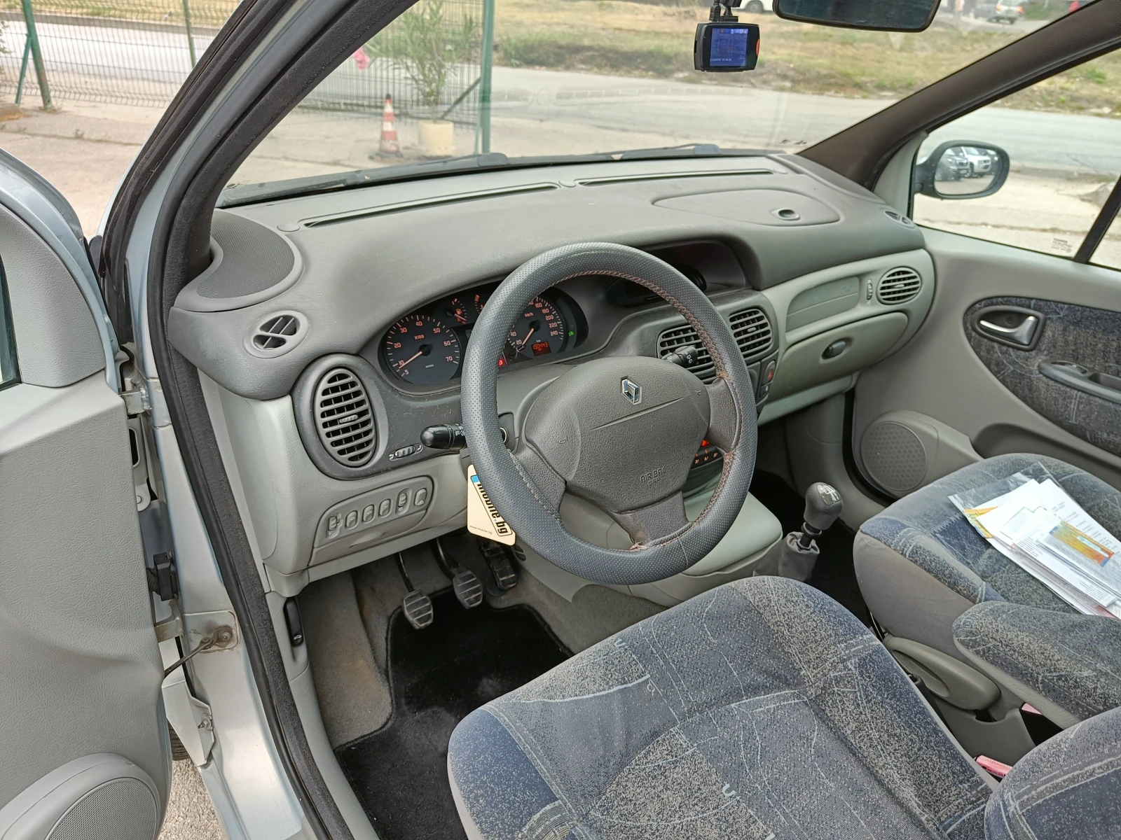 Renault Scenic 1.6 BARTER 105 - изображение 9