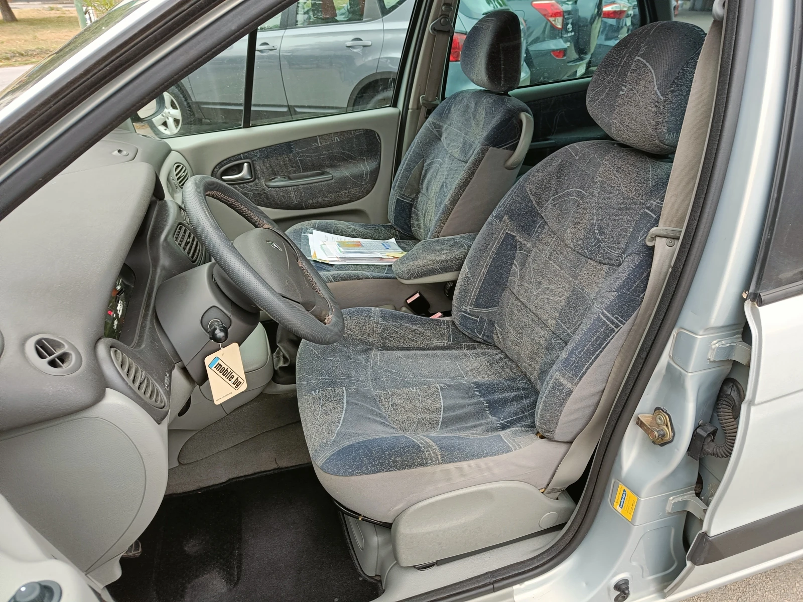 Renault Scenic 1.6 BARTER 105 - изображение 8