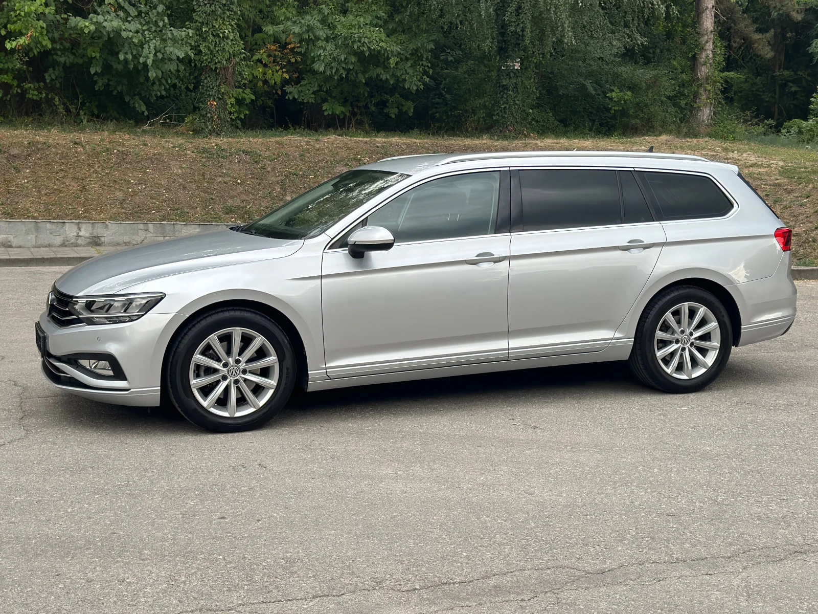 VW Passat 2.0TDI* 150кс* FaceLift* 111000км - изображение 2
