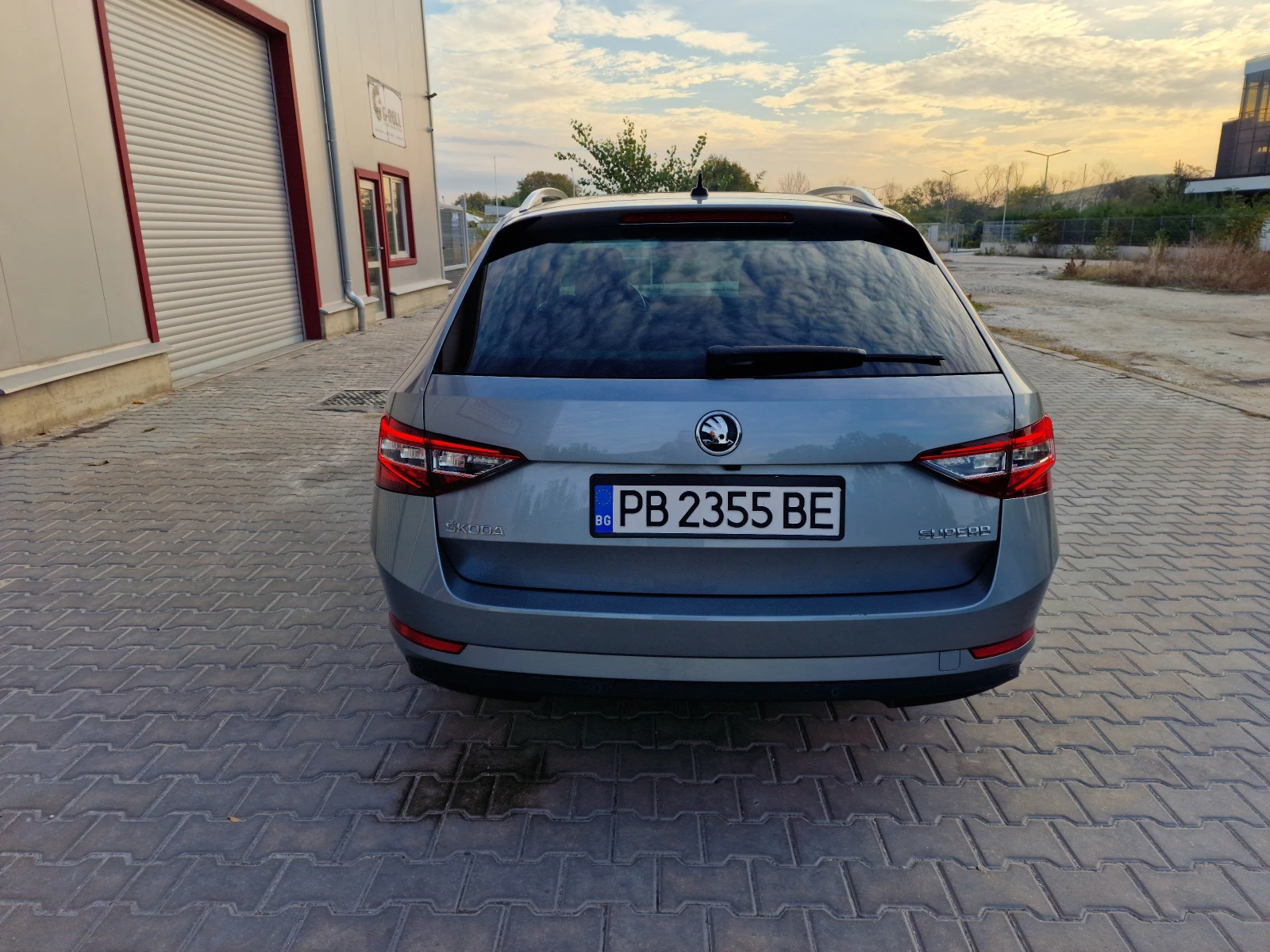 Skoda Superb 2.0 DSG7 Панорама 190hp  - изображение 4