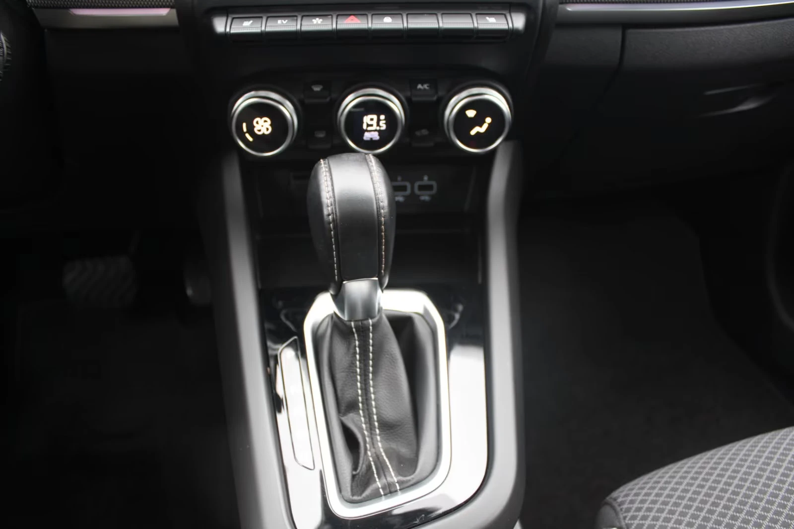 Renault Arkana 1.6HEV/143HP/TECHNO/PANO/CAM/DIGI/LED/KLESS/512g - изображение 10