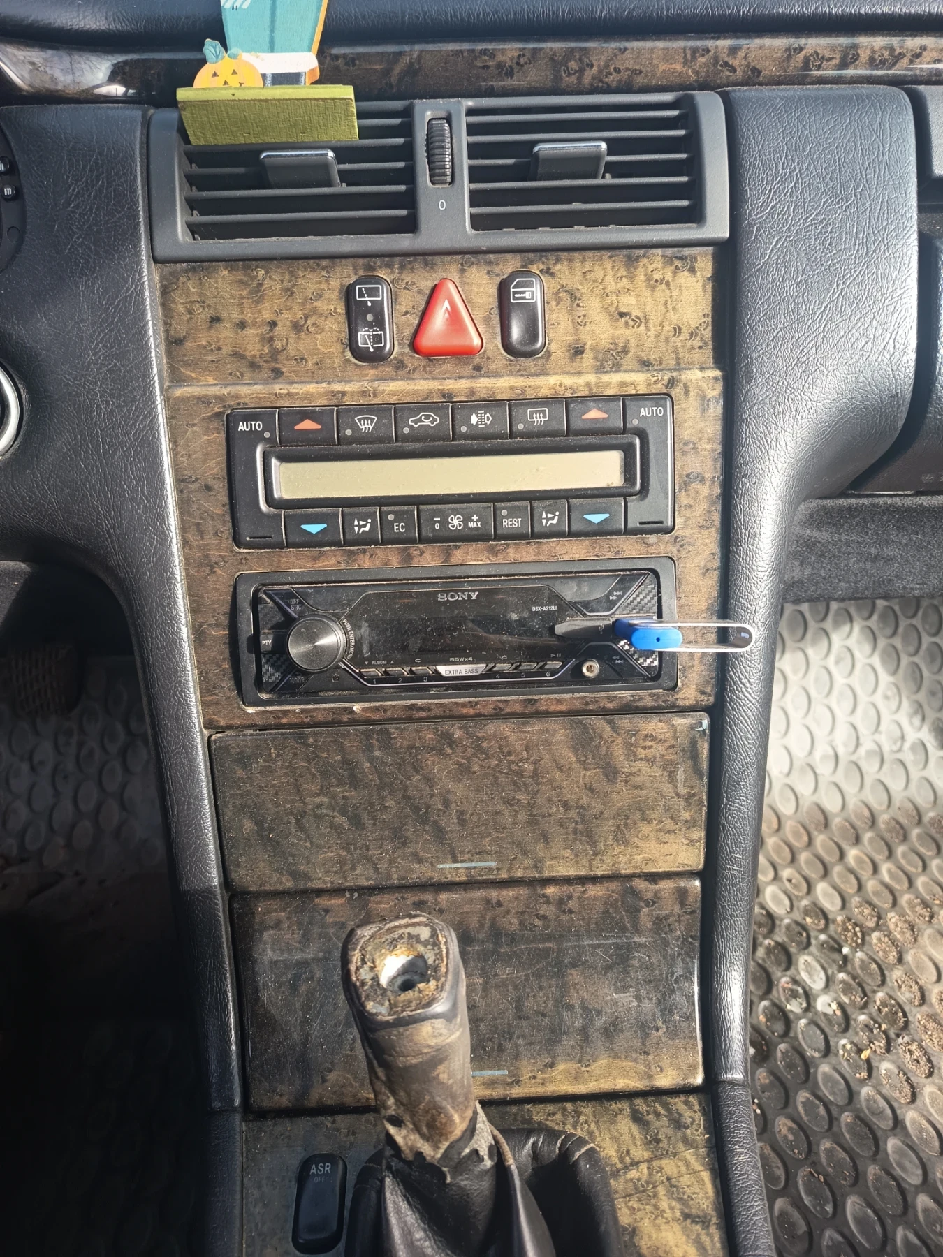 Mercedes-Benz E 200 | Mobile.bg   10