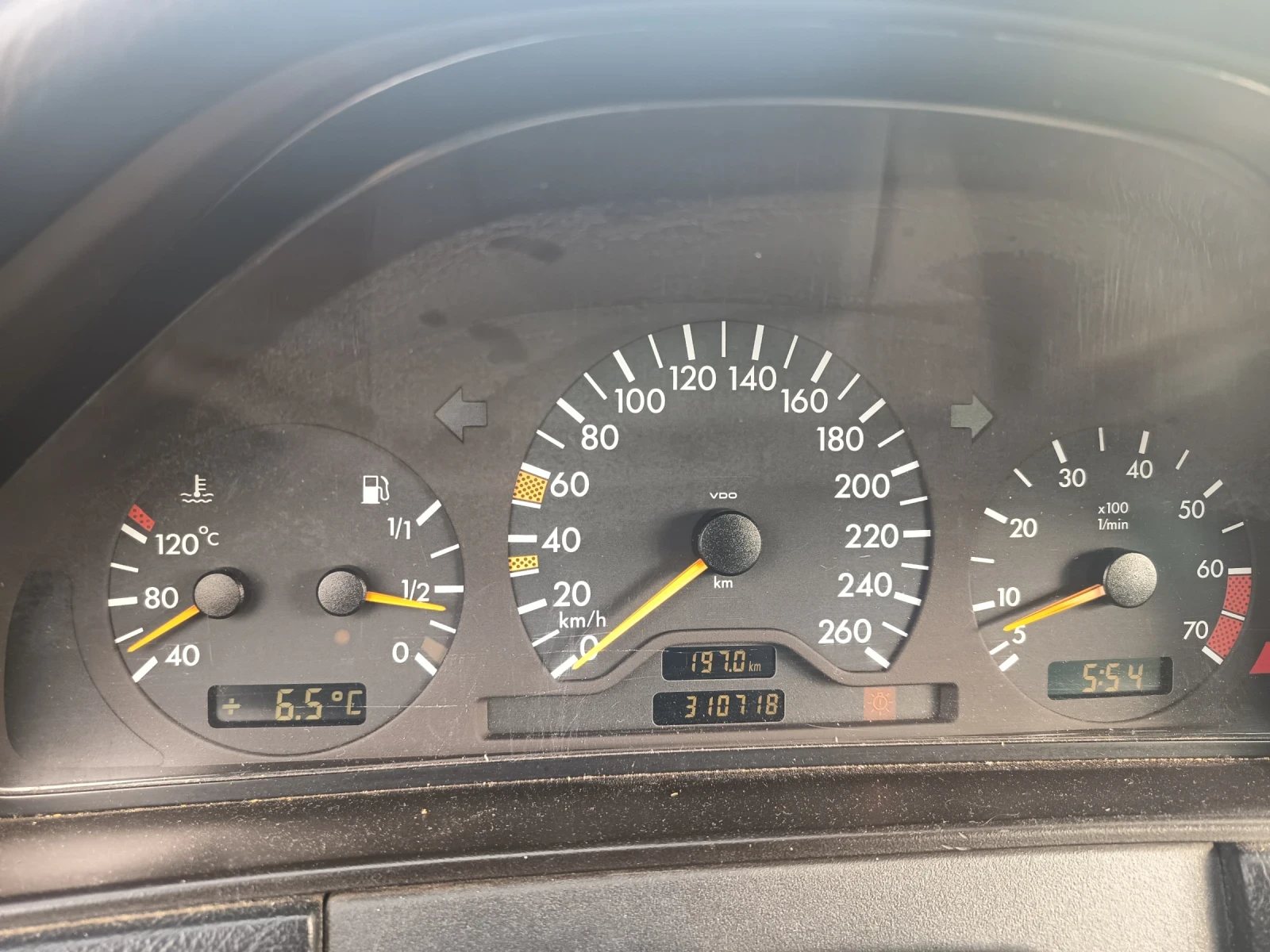 Mercedes-Benz E 200 | Mobile.bg   11