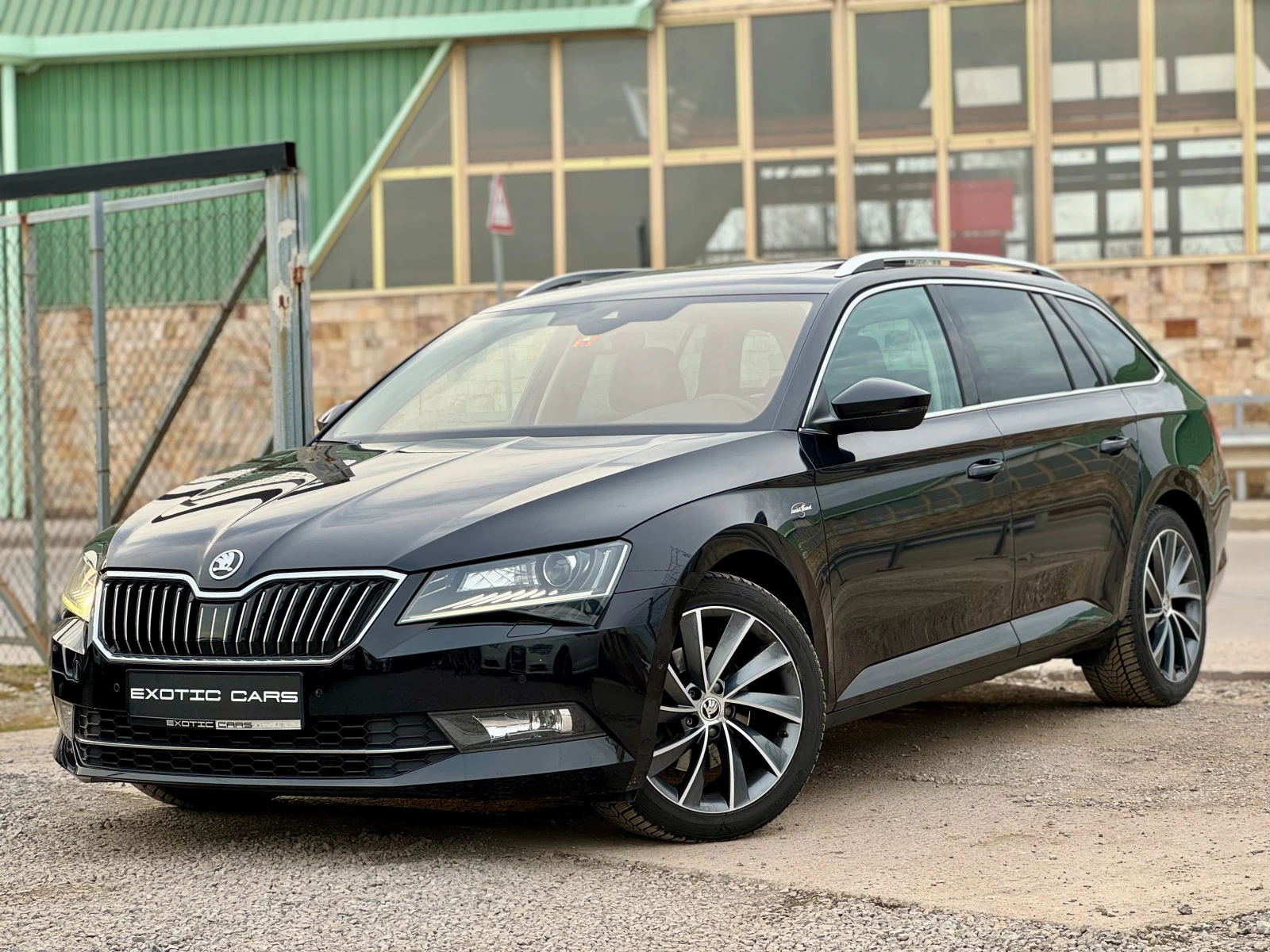 Skoda Superb 2.0 TDI 4x4 Laurin & Klement, снимка 3 - Автомобили и джипове - 53800267