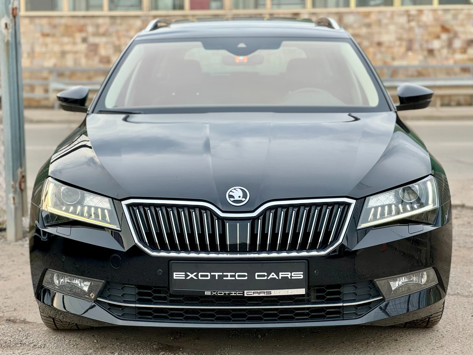 Skoda Superb 2.0 TDI 4x4 Laurin & Klement, снимка 2 - Автомобили и джипове - 53800267