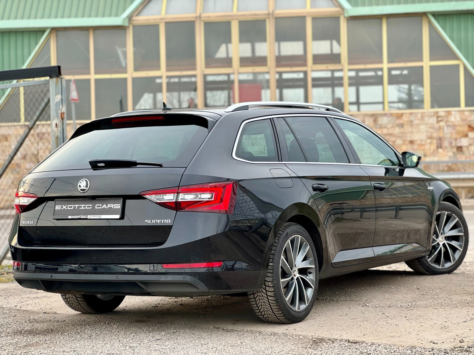 Skoda Superb 2.0 TDI 4x4 Laurin & Klement, снимка 4 - Автомобили и джипове - 53800267