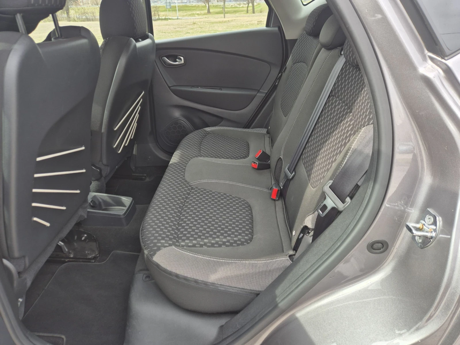 Renault Captur 1.5dci Face-lift , снимка 13 - Автомобили и джипове - 53957056