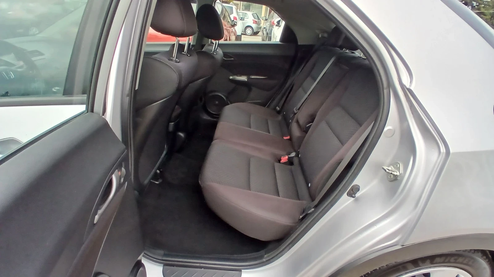 Honda Civic 1, 4i GAZ FACELIFT, снимка 9 - Автомобили и джипове - 54259840