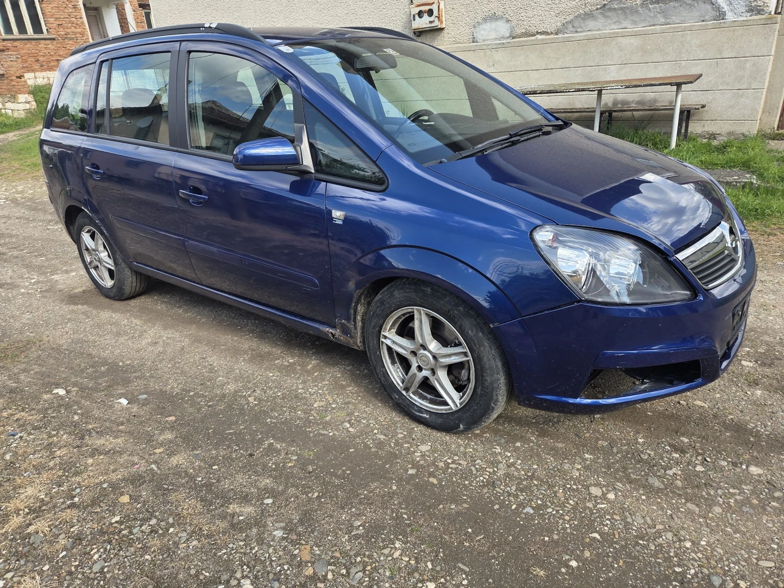 Opel Zafira 1.9CDTi, снимка 9 - Автомобили и джипове - 54413328