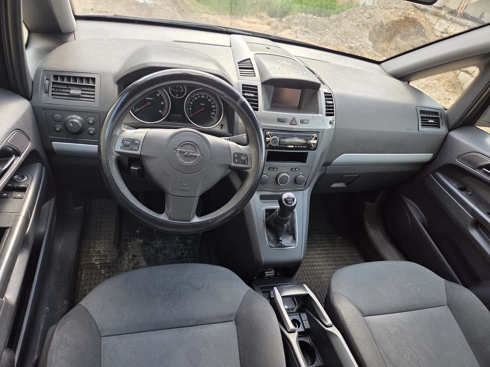 Opel Zafira 1.9CDTi, снимка 13 - Автомобили и джипове - 54413328