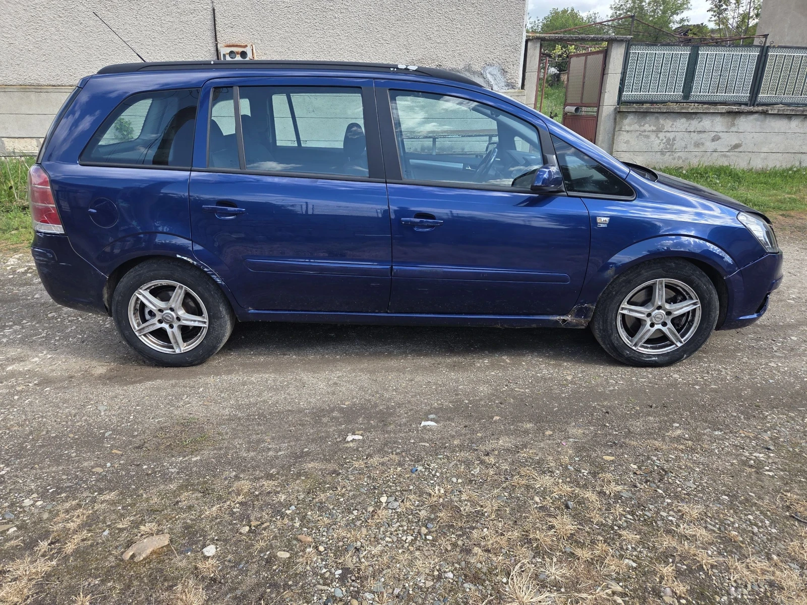 Opel Zafira 1.9CDTi, снимка 10 - Автомобили и джипове - 54413328