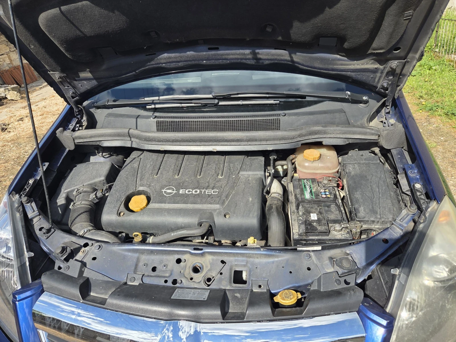 Opel Zafira 1.9CDTi, снимка 11 - Автомобили и джипове - 54413328