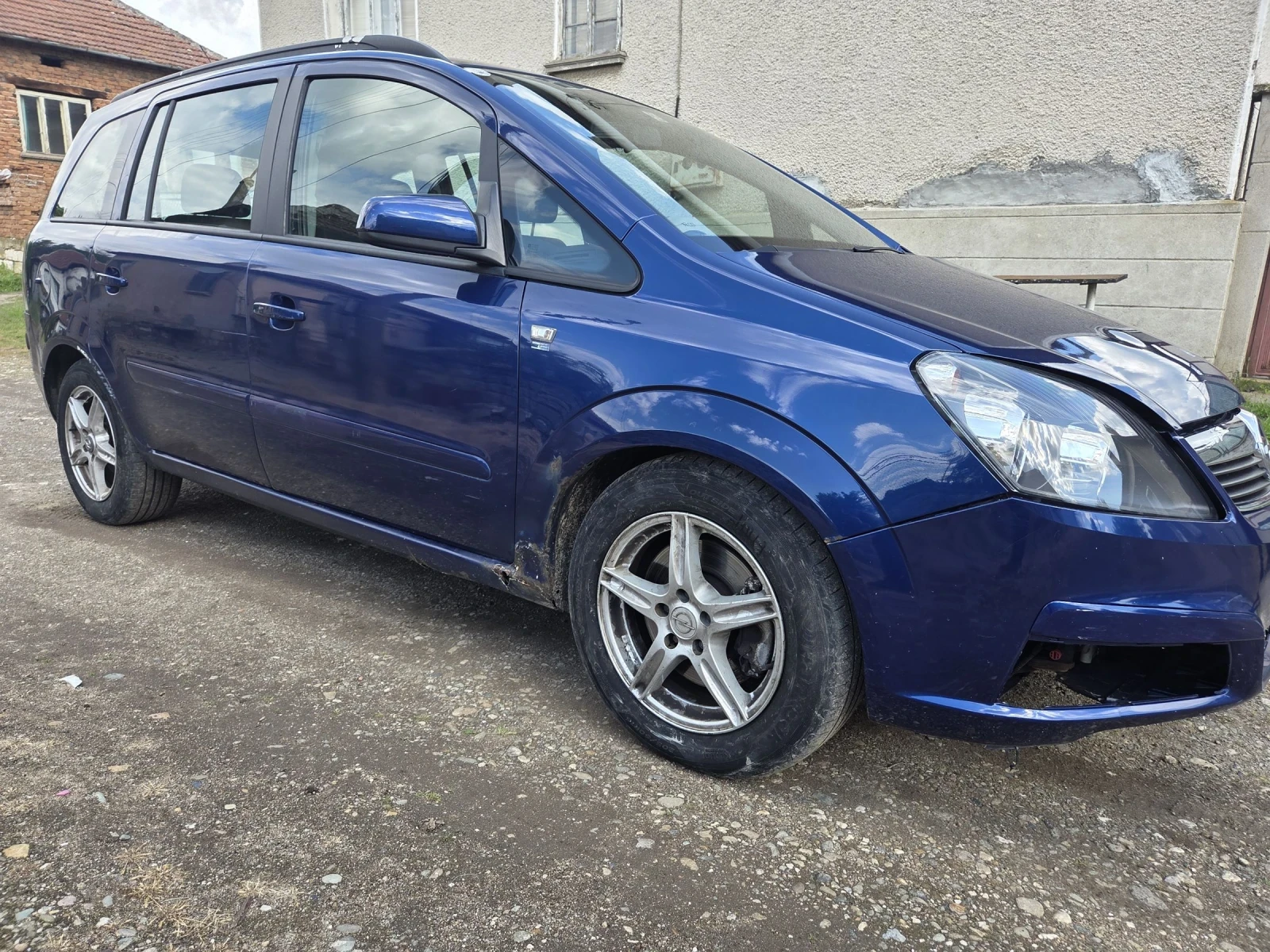 Opel Zafira 1.9CDTi, снимка 2 - Автомобили и джипове - 54413328