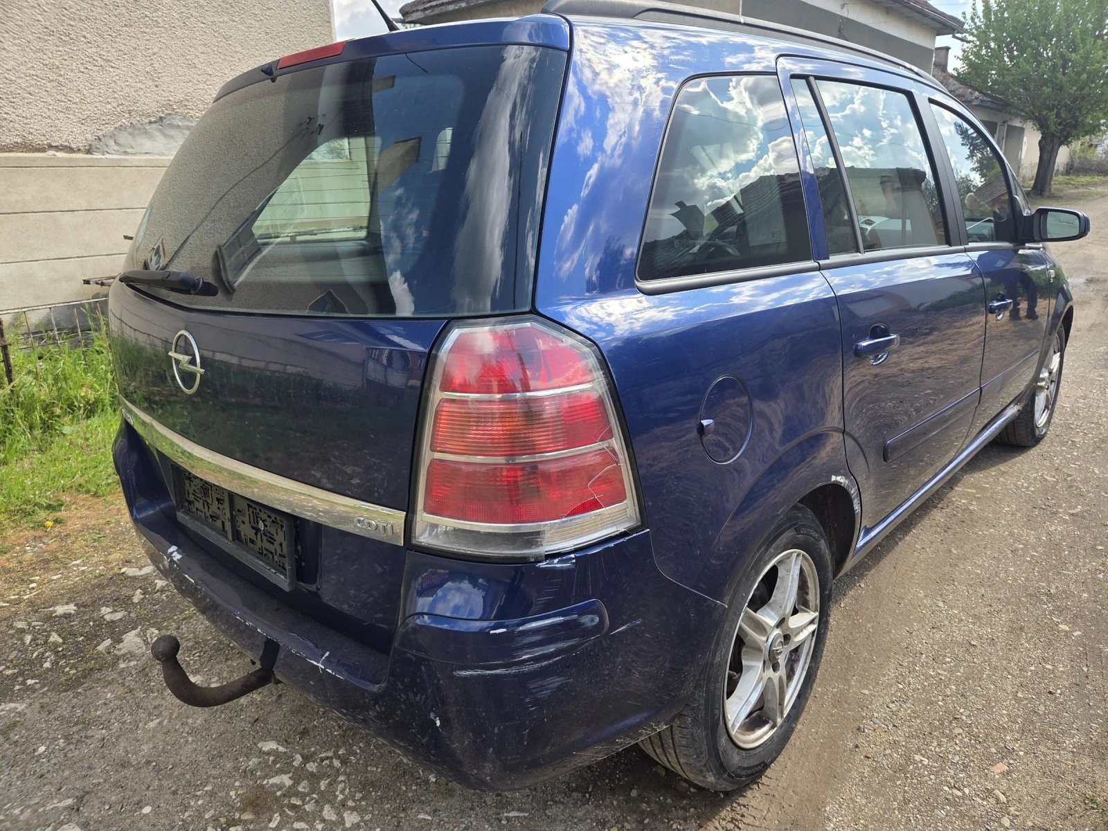 Opel Zafira 1.9CDTi, снимка 8 - Автомобили и джипове - 54413328