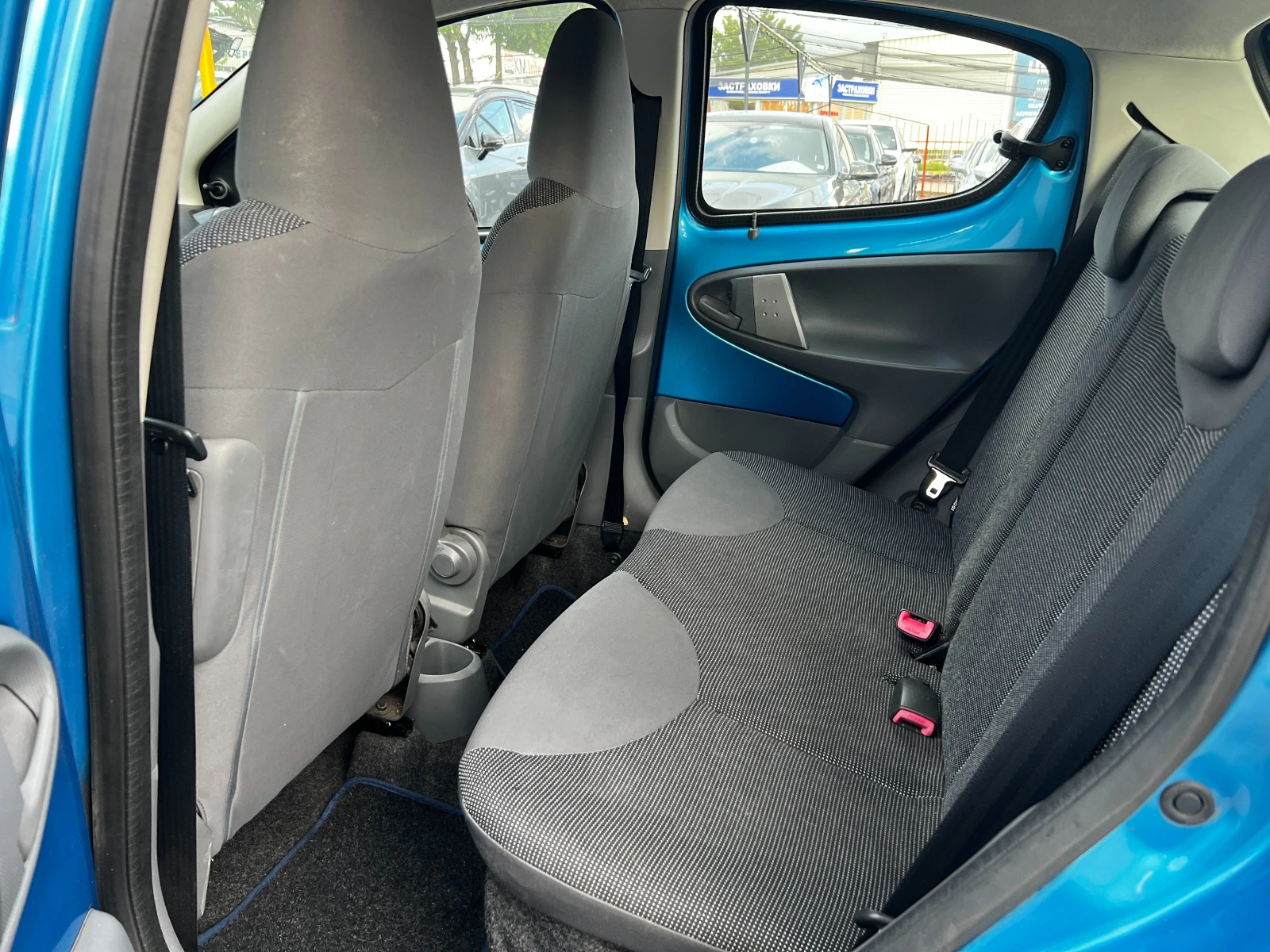 Peugeot 107 1.0i AUT/NAVI/РЕАЛЕН ПРОБЕГ, снимка 9 - Автомобили и джипове - 54510385