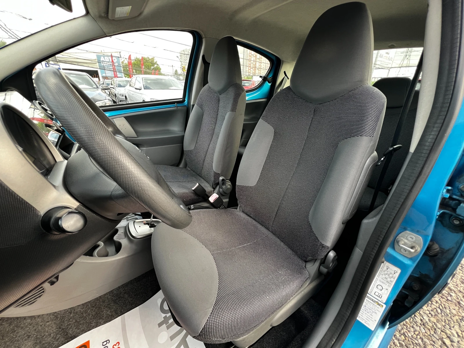 Peugeot 107 1.0i AUT/NAVI/РЕАЛЕН ПРОБЕГ, снимка 8 - Автомобили и джипове - 54510385