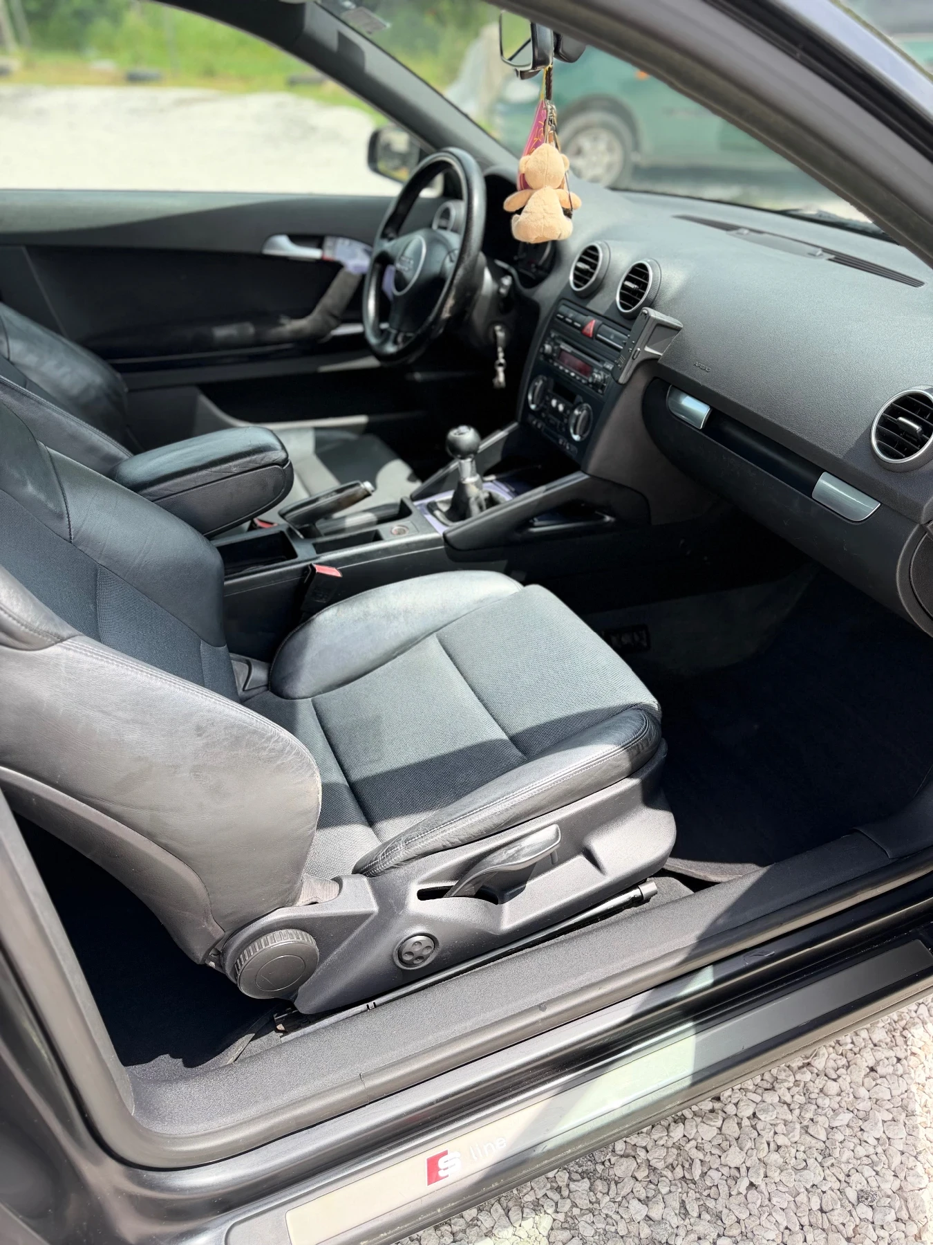 Audi A3 2.0 TDI / S-Line / BOSE / Xenon, снимка 10 - Автомобили и джипове - 54516709