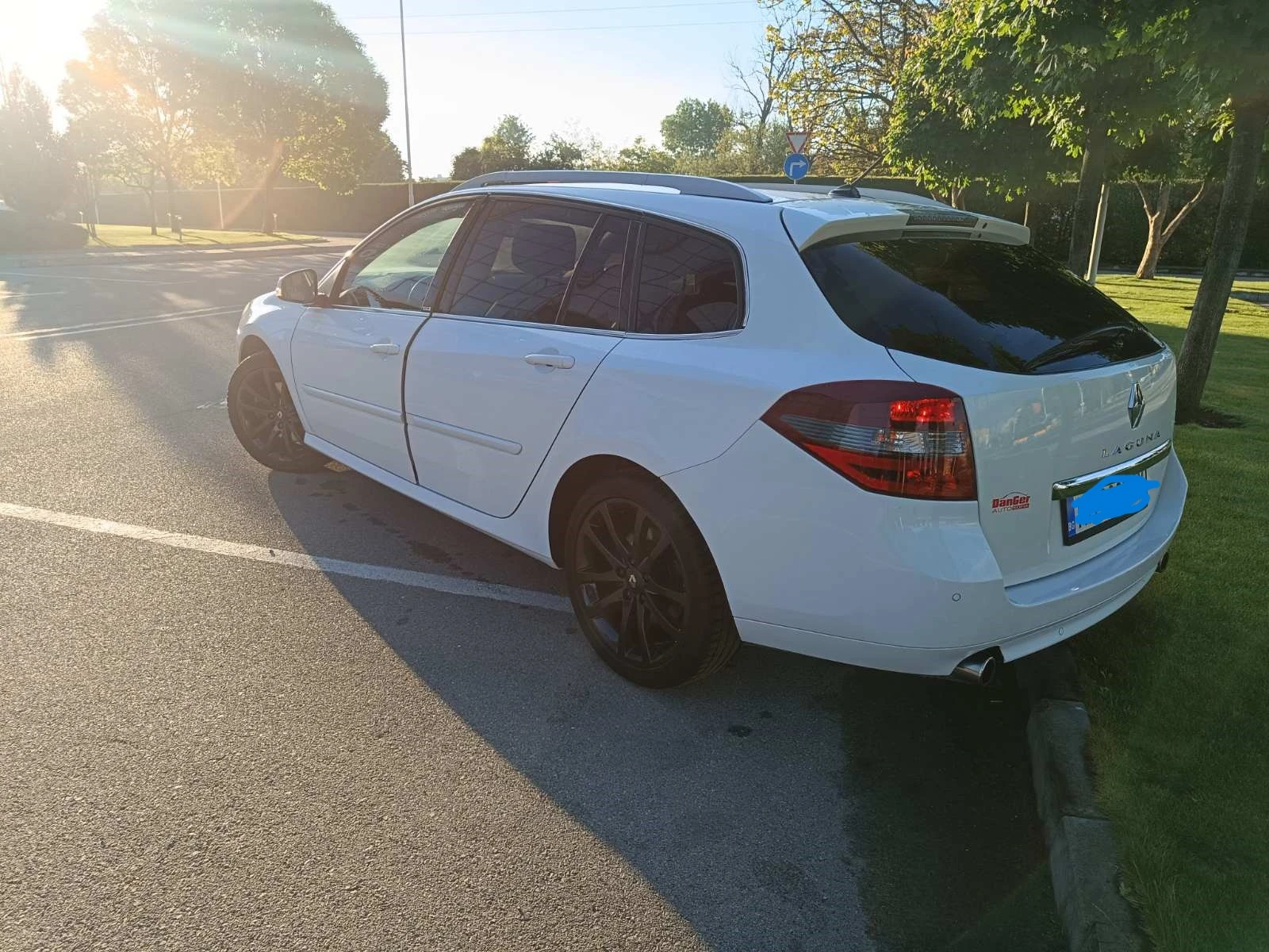 Renault Laguna Grand Tour 4 Control, снимка 6 - Автомобили и джипове - 54584256
