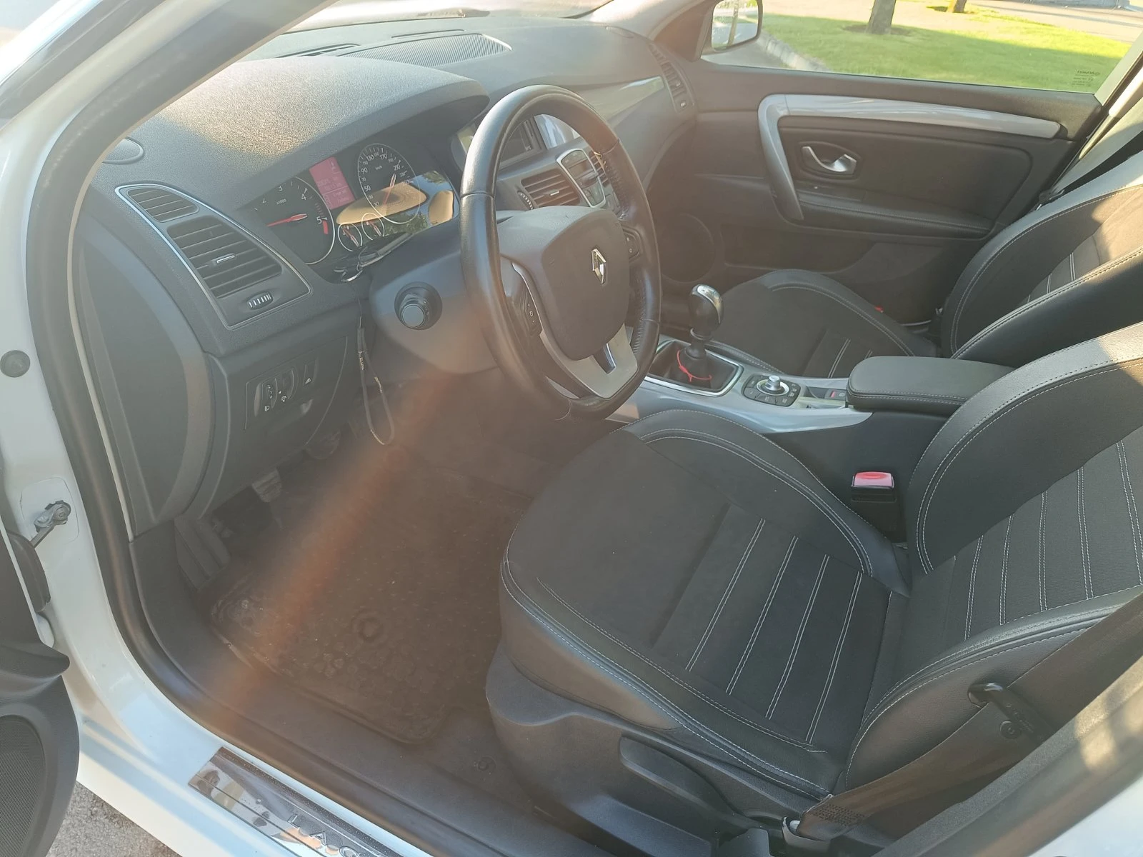 Renault Laguna Grand Tour 4 Control, снимка 15 - Автомобили и джипове - 54584256