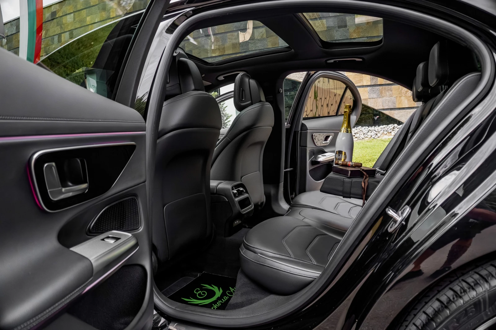 Mercedes-Benz E 220 d* AMG EXCLUSIVE* PANORAMA* DIGITAL* ГАРАНЦИОНЕН, снимка 10 - Автомобили и джипове - 55193980