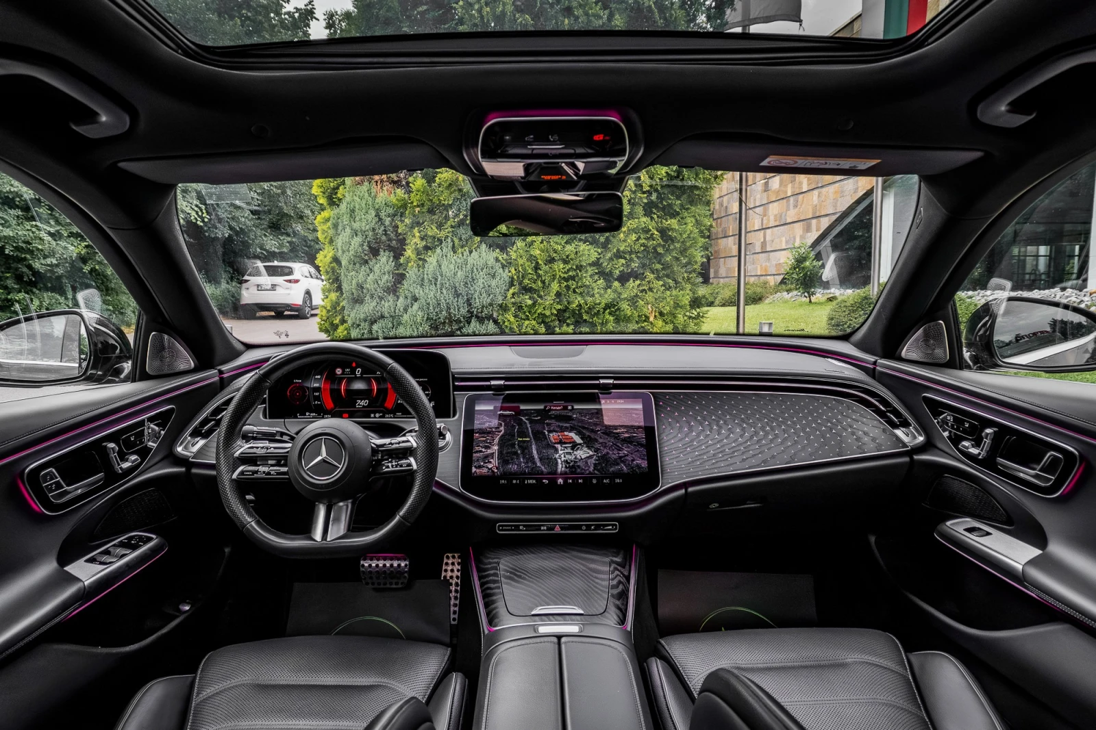 Mercedes-Benz E 220 d* AMG EXCLUSIVE* PANORAMA* DIGITAL* ГАРАНЦИОНЕН, снимка 13 - Автомобили и джипове - 55193980