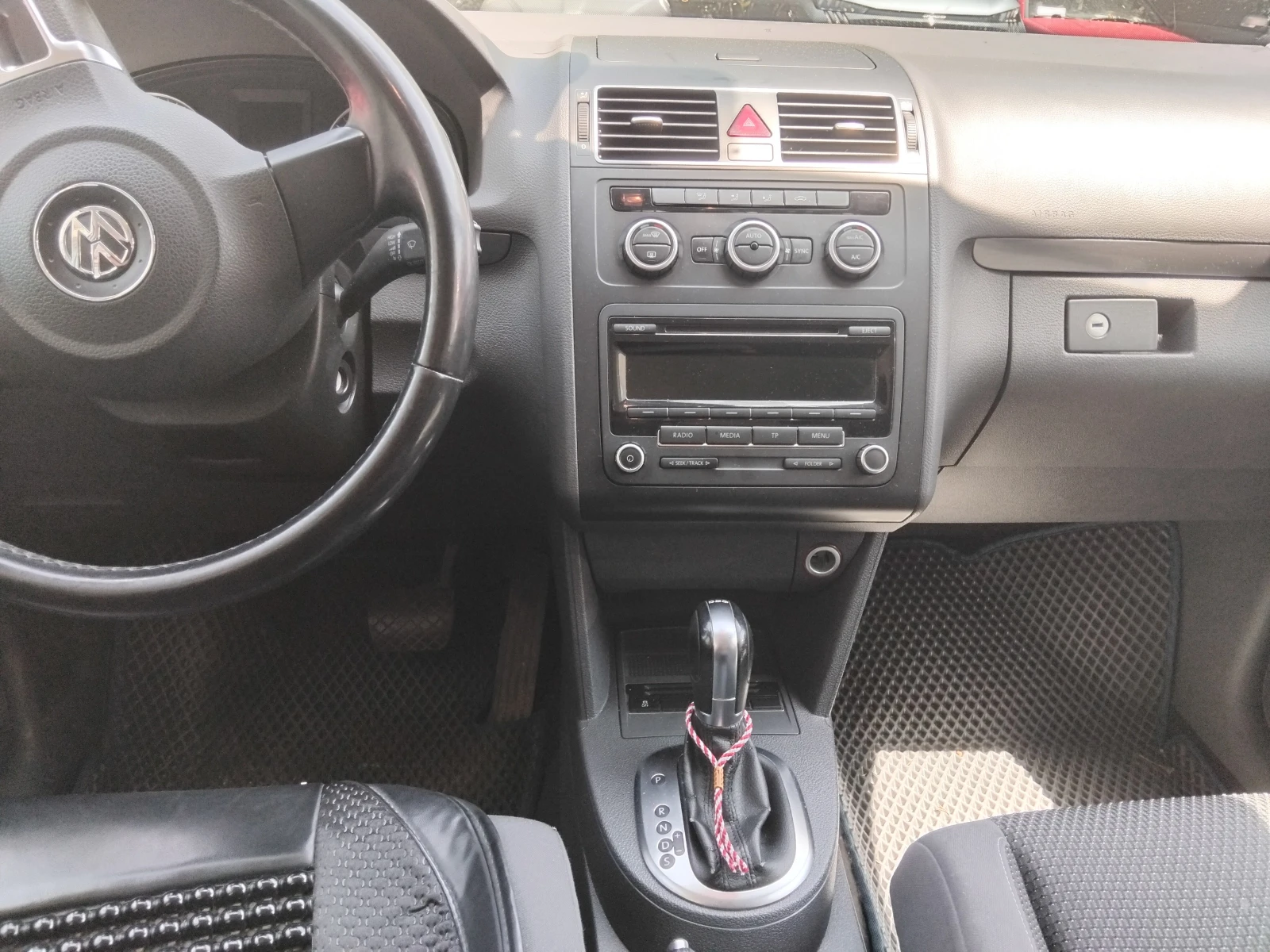 VW Touran, снимка 7 - Автомобили и джипове - 55299989