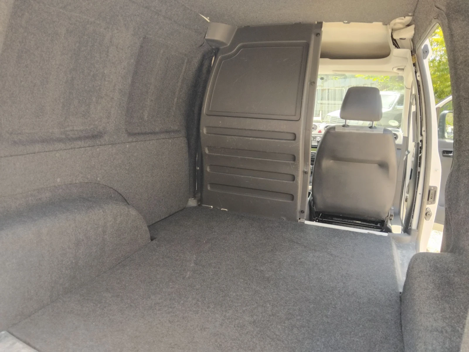 VW Caddy 1.6 tdi, снимка 7 - Автомобили и джипове - 55391425