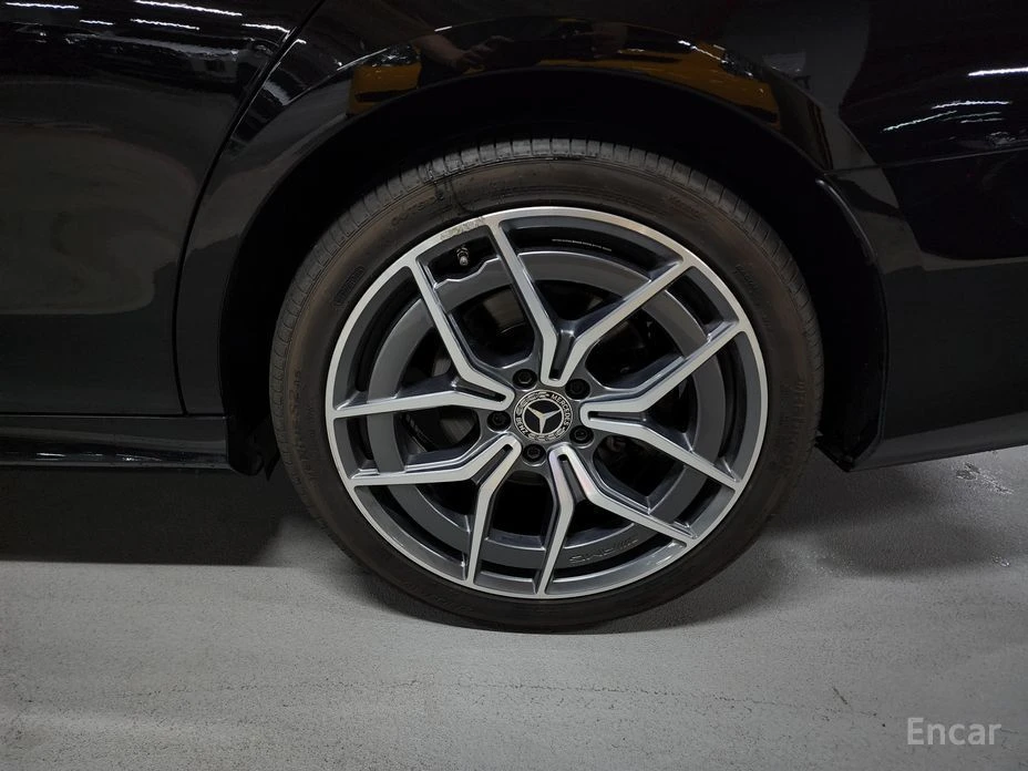 Mercedes-Benz E 220, снимка 5 - Автомобили и джипове - 55392793