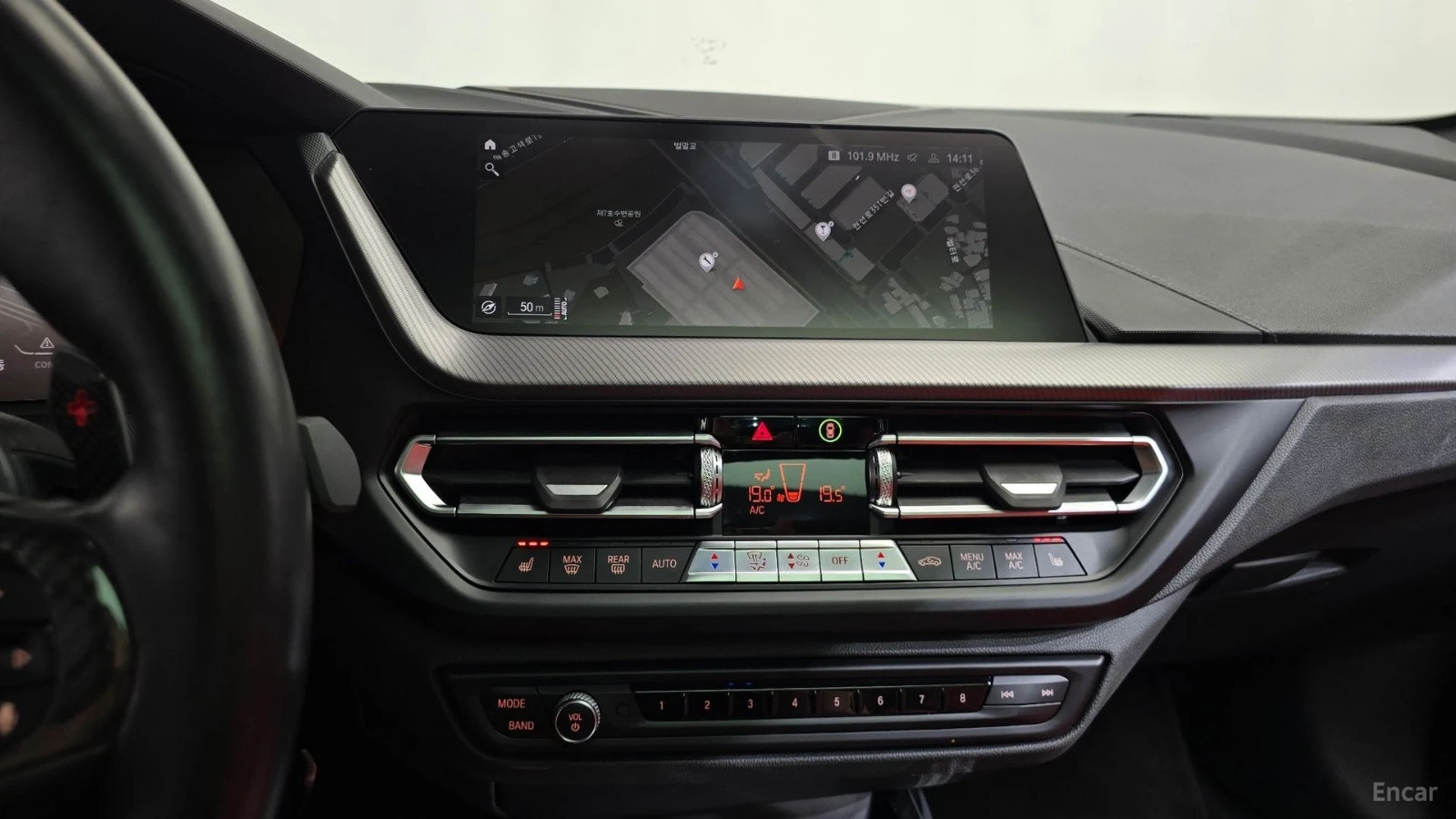 BMW M135 xDrive* ПОДГРЕВ* КАМЕРА* HEADUP* SUNROOF* , снимка 12 - Автомобили и джипове - 55476465