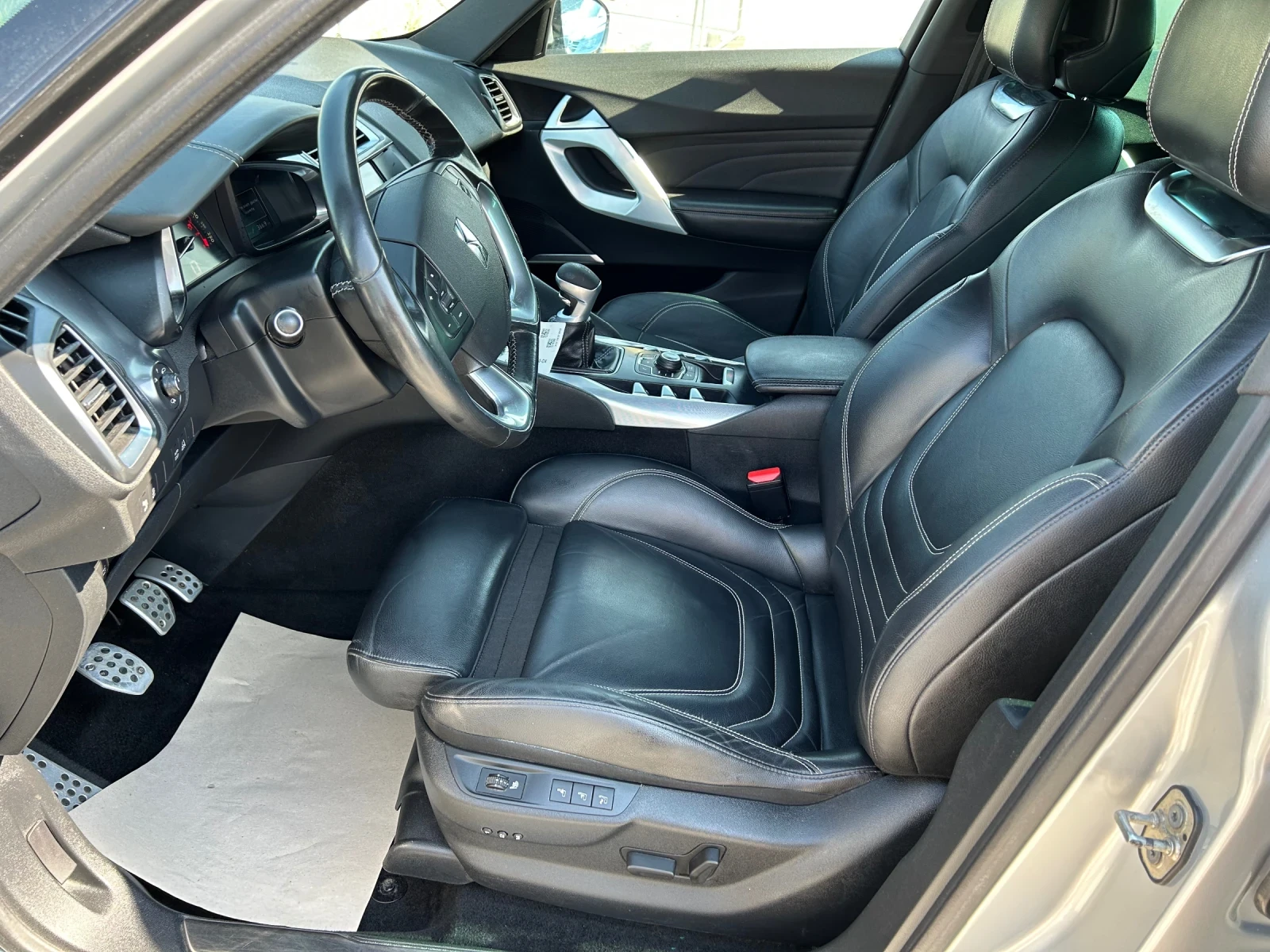 Citroen DS5 2.0HDi/163K.C./NAVi/LED/РЪЧНИ СКОРОСТИ, снимка 9 - Автомобили и джипове - 55572077